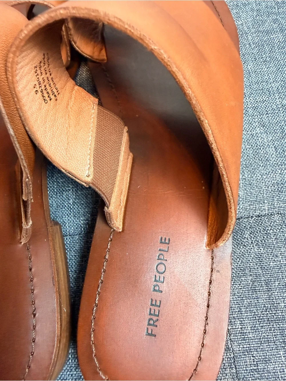 Free People Abilene Toe Loop Sandals Luggage Brown Leather Size 9.5 NWOT Boho